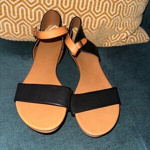 Zigi Soho Black and Tan Sandals